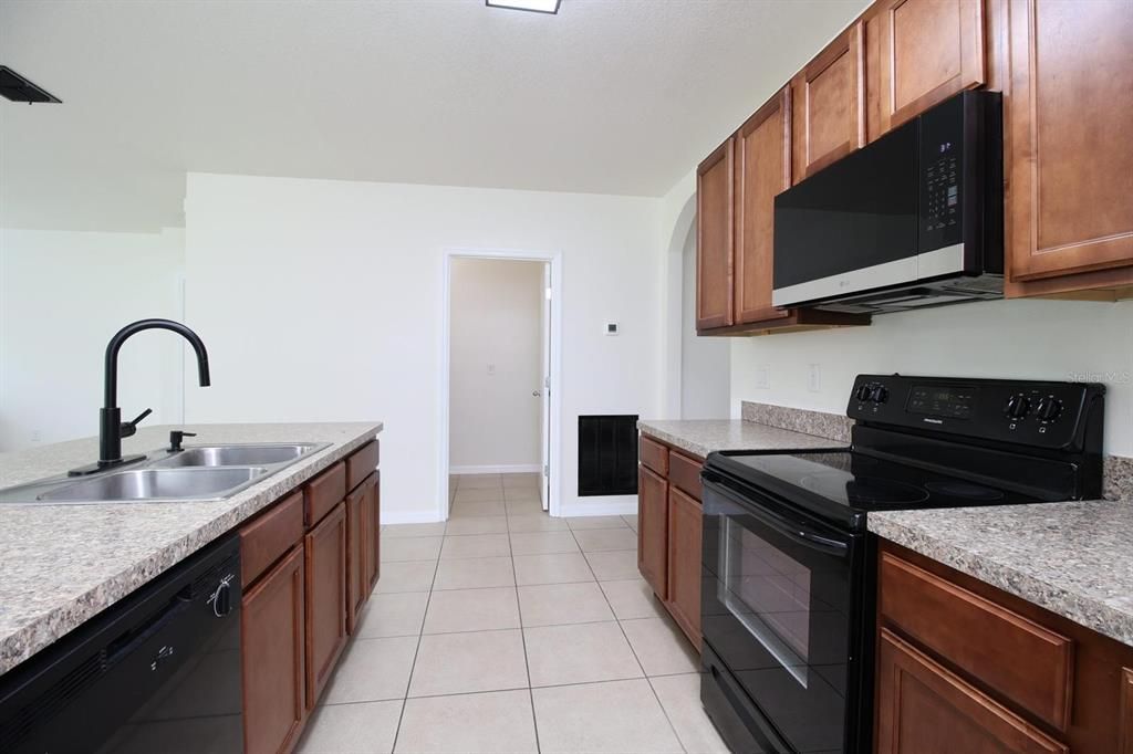 En Venta: $320,000 (4 camas, 2 baños, 1780 Pies cuadrados)