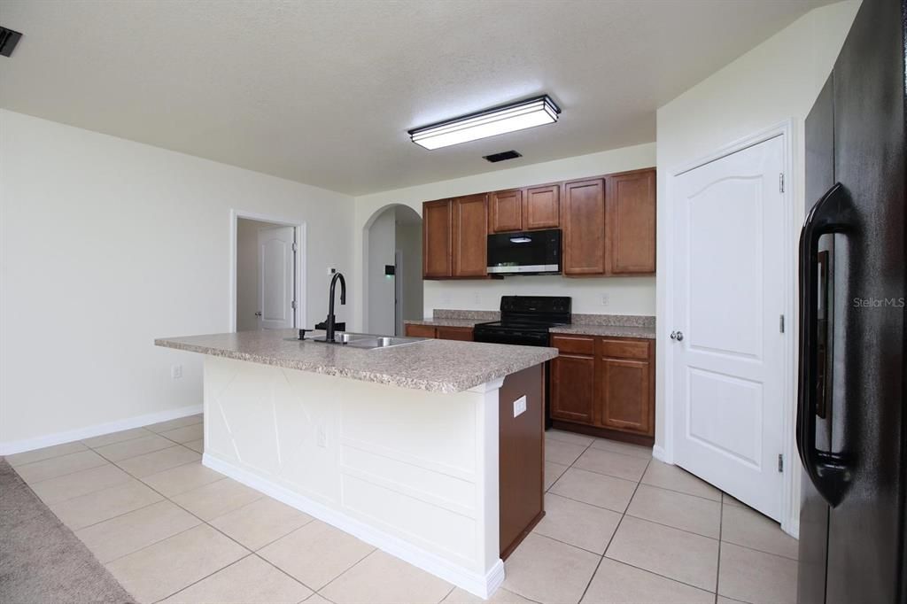 En Venta: $320,000 (4 camas, 2 baños, 1780 Pies cuadrados)