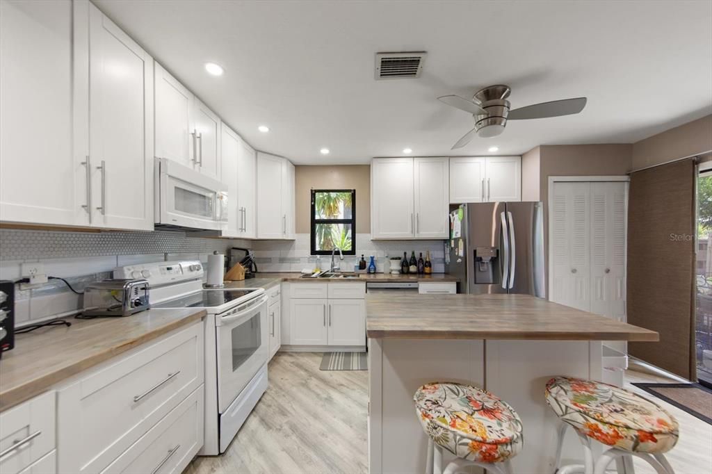 For Sale: $175,000 (2 beds, 2 baths, 1280 Square Feet)
