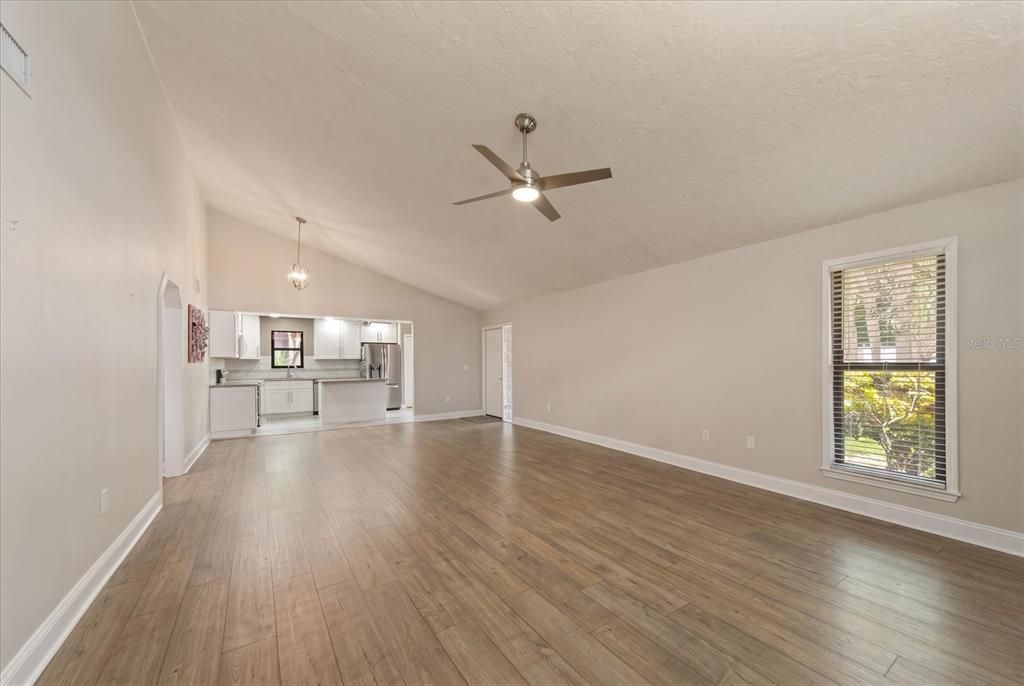 For Sale: $175,000 (2 beds, 2 baths, 1280 Square Feet)