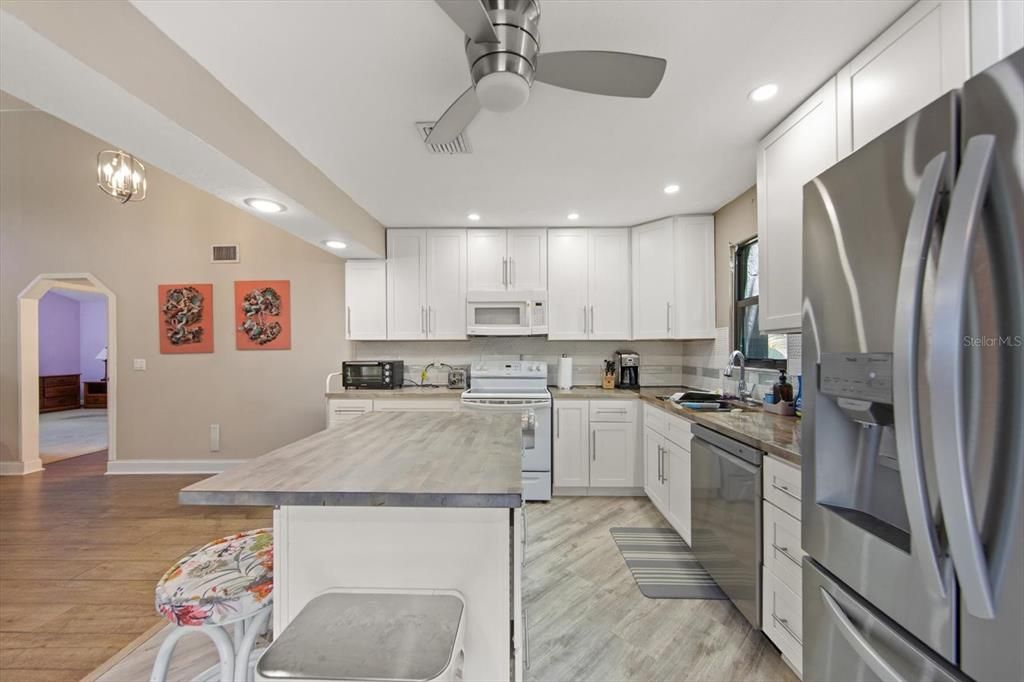 For Sale: $175,000 (2 beds, 2 baths, 1280 Square Feet)