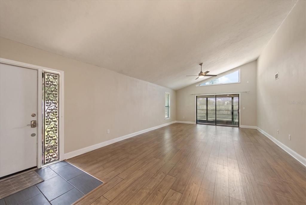 For Sale: $175,000 (2 beds, 2 baths, 1280 Square Feet)