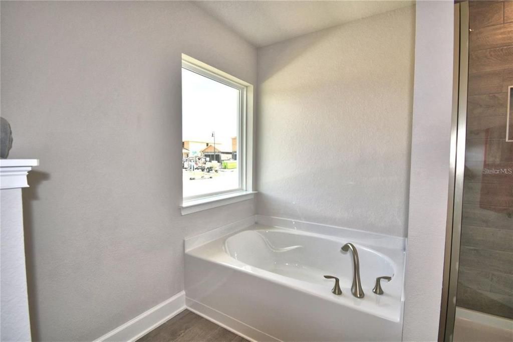 For Sale: $302,000 (3 beds, 2 baths, 1970 Square Feet)