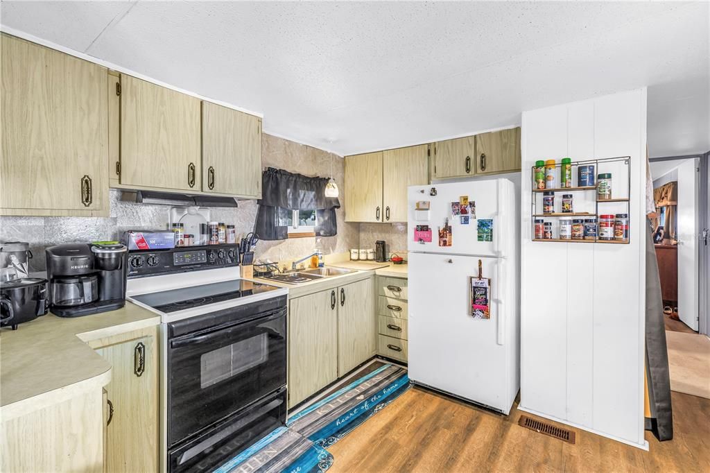 На продажу: $82,000 (2 спален, 1 ванн, 720 Квадратных фут)