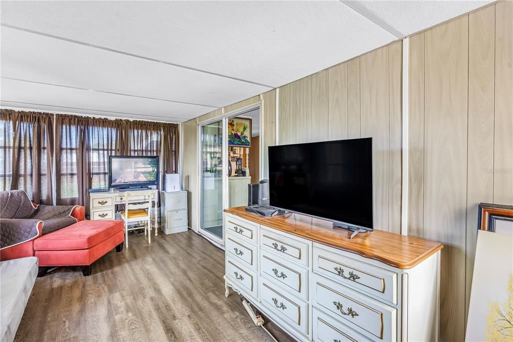 На продажу: $82,000 (2 спален, 1 ванн, 720 Квадратных фут)