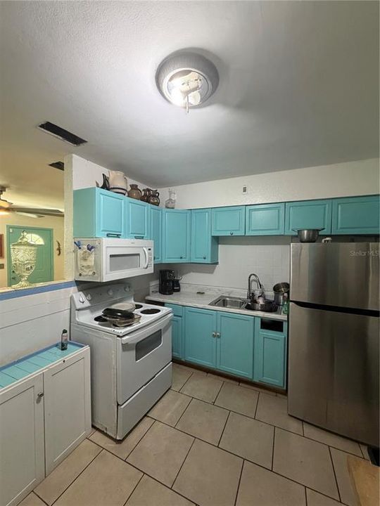 For Sale: $275,000 (3 beds, 2 baths, 1366 Square Feet)