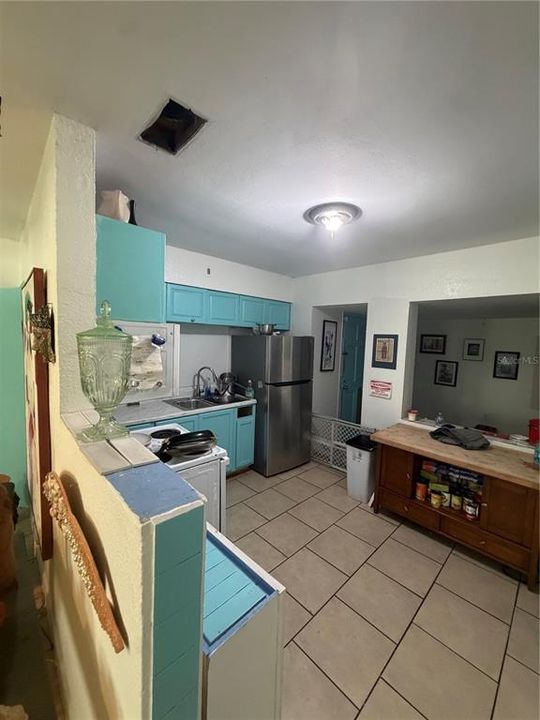 For Sale: $275,000 (3 beds, 2 baths, 1366 Square Feet)