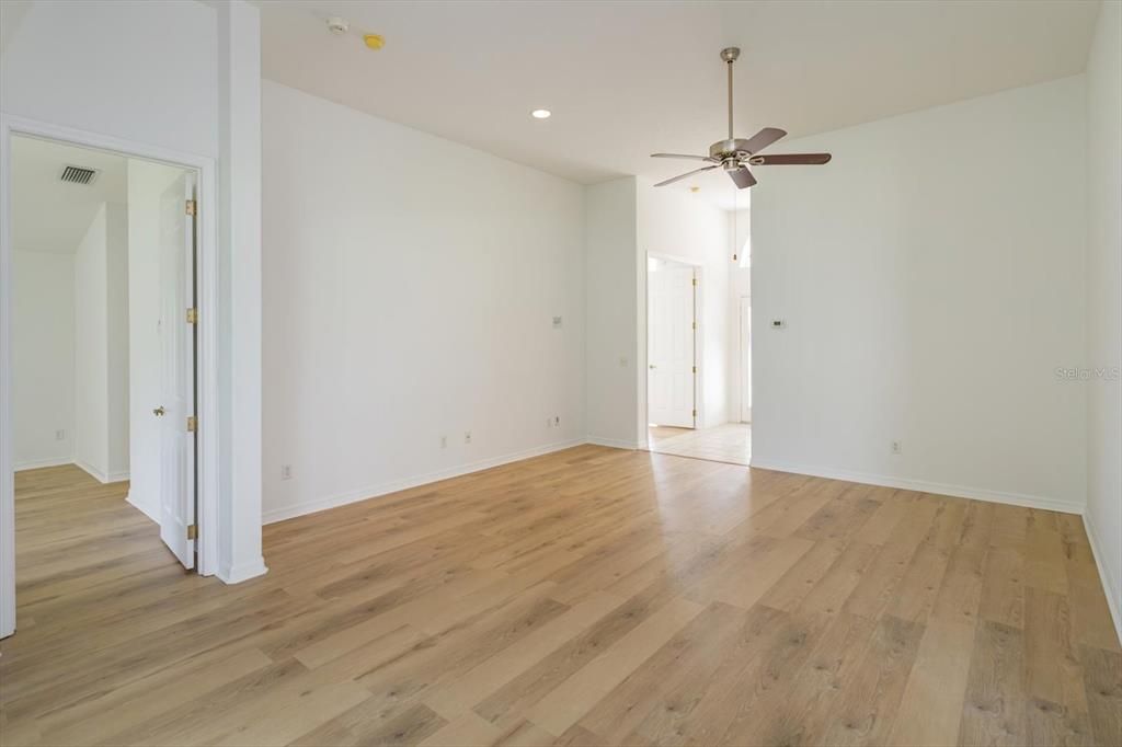 For Sale: $300,000 (3 beds, 2 baths, 1595 Square Feet)