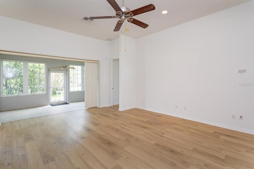 For Sale: $300,000 (3 beds, 2 baths, 1595 Square Feet)