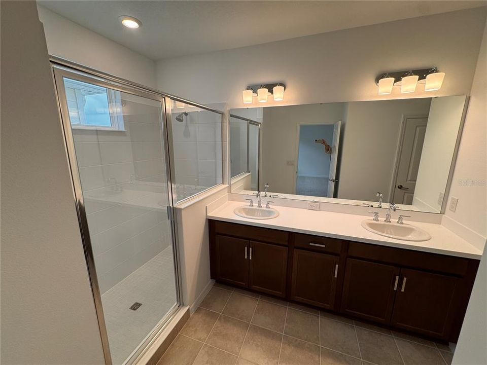 For Rent: $3,800 (5 beds, 4 baths, 2841 Square Feet)