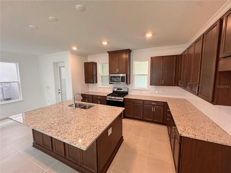 For Rent: $3,800 (5 beds, 4 baths, 2841 Square Feet)