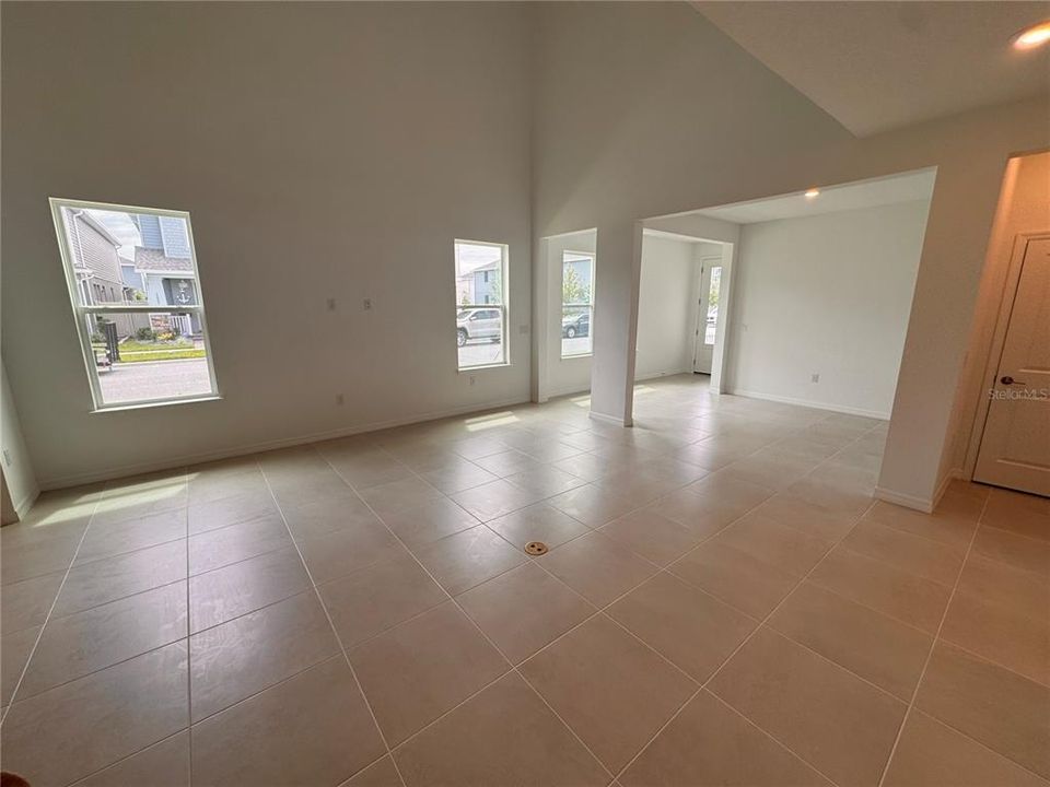 For Rent: $3,800 (5 beds, 4 baths, 2841 Square Feet)