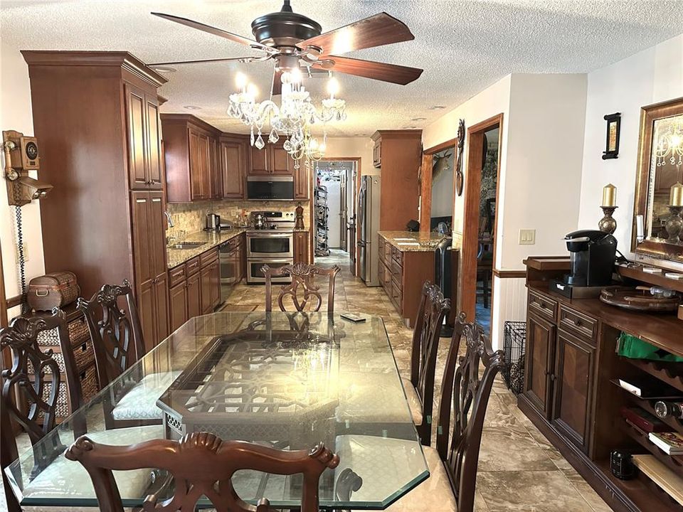 En Renta: $2,900 (4 camas, 2 baños, 2487 Pies cuadrados)