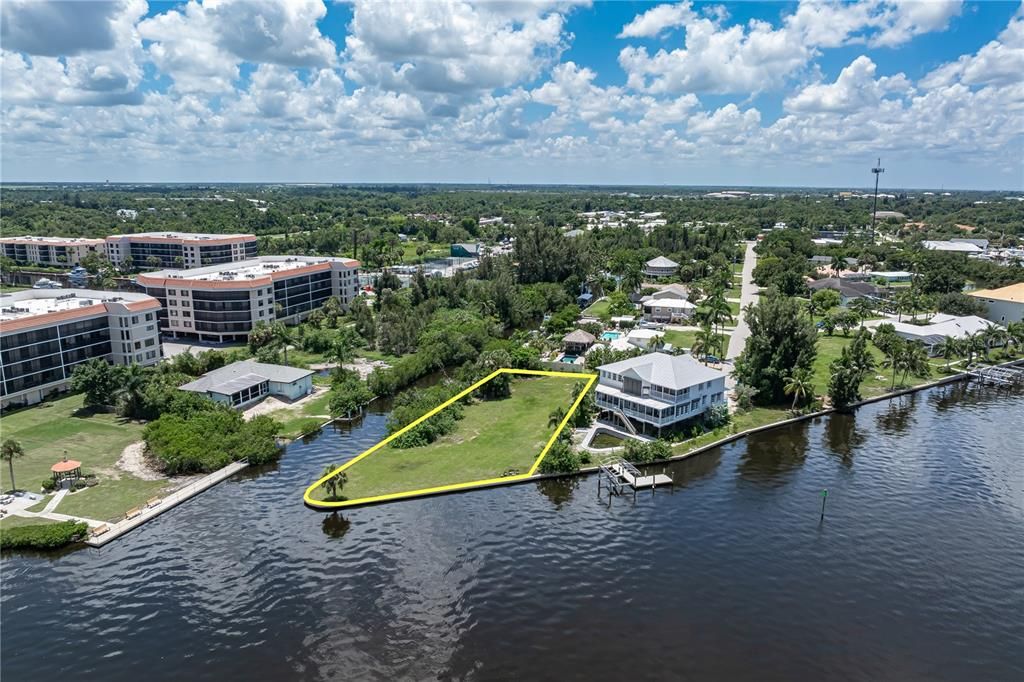 For Sale: $735,000 (0.40 acres)