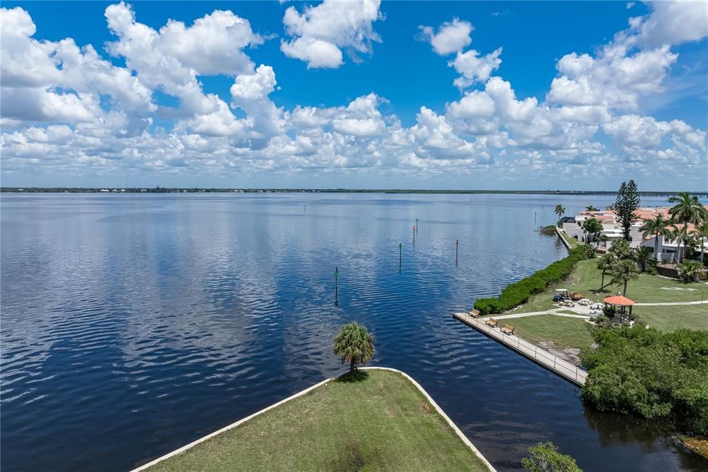 For Sale: $735,000 (0.40 acres)