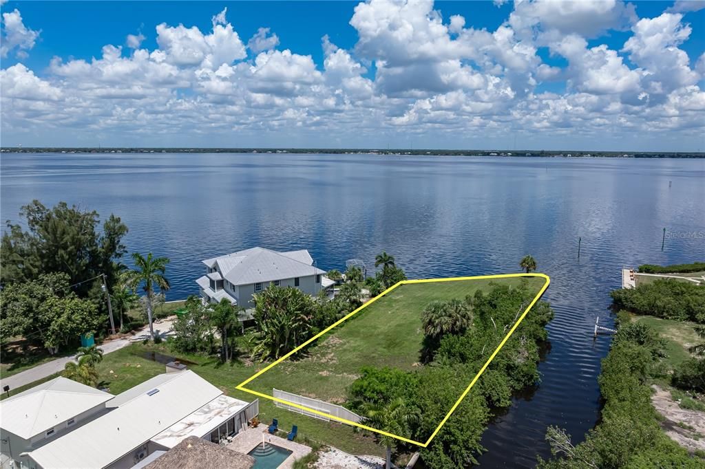 For Sale: $735,000 (0.40 acres)