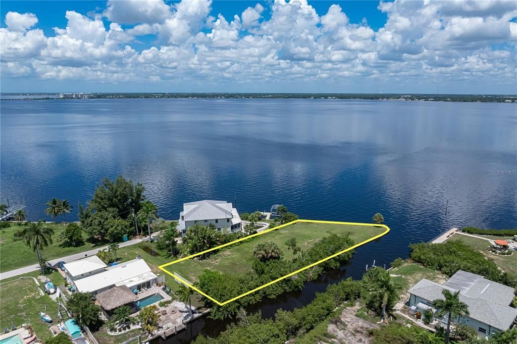 For Sale: $735,000 (0.40 acres)