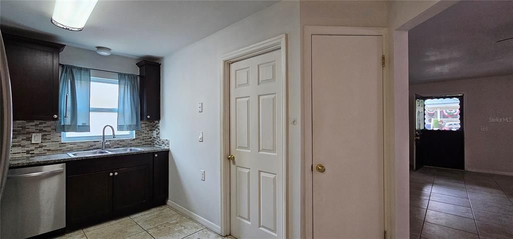 For Rent: $2,200 (2 beds, 2 baths, 948 Square Feet)
