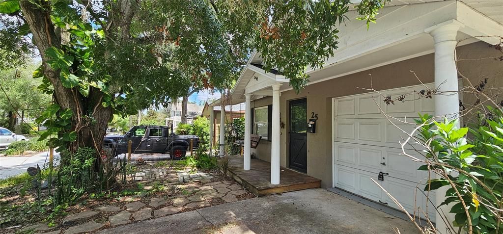 For Rent: $2,200 (2 beds, 2 baths, 948 Square Feet)