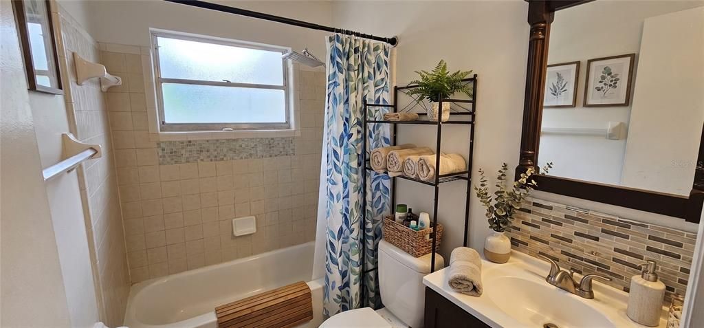 For Rent: $2,200 (2 beds, 2 baths, 948 Square Feet)