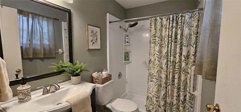 For Rent: $2,200 (2 beds, 2 baths, 948 Square Feet)