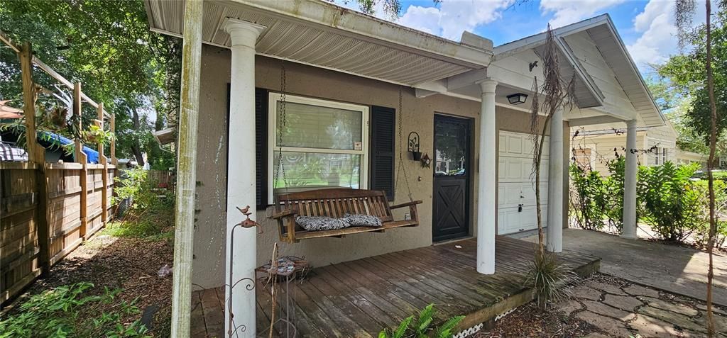 For Rent: $2,200 (2 beds, 2 baths, 948 Square Feet)