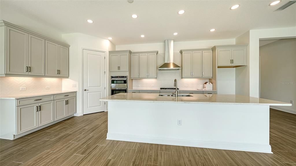 For Sale: $598,990 (3 beds, 3 baths, 2456 Square Feet)
