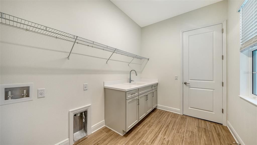 For Sale: $598,990 (3 beds, 3 baths, 2456 Square Feet)
