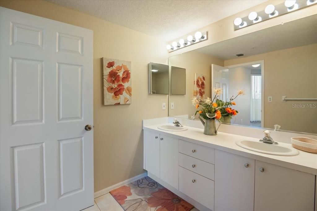 For Sale: $268,900 (3 beds, 2 baths, 1349 Square Feet)