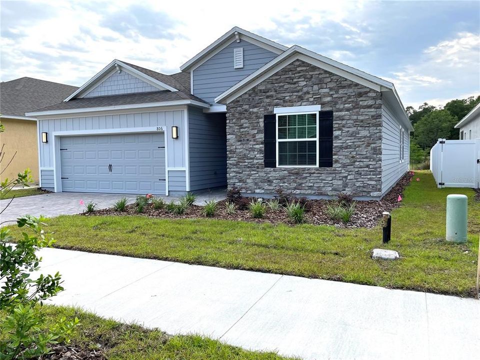 For Rent: $3,950 (4 beds, 2 baths, 2152 Square Feet)