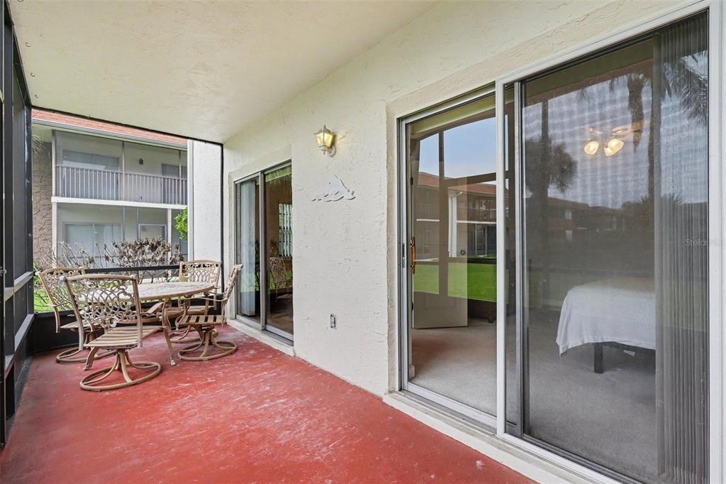 For Sale: $228,500 (2 beds, 2 baths, 1000 Square Feet)
