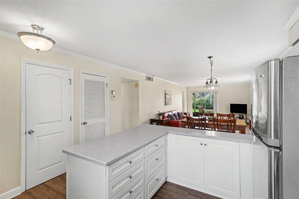 For Sale: $228,500 (2 beds, 2 baths, 1000 Square Feet)