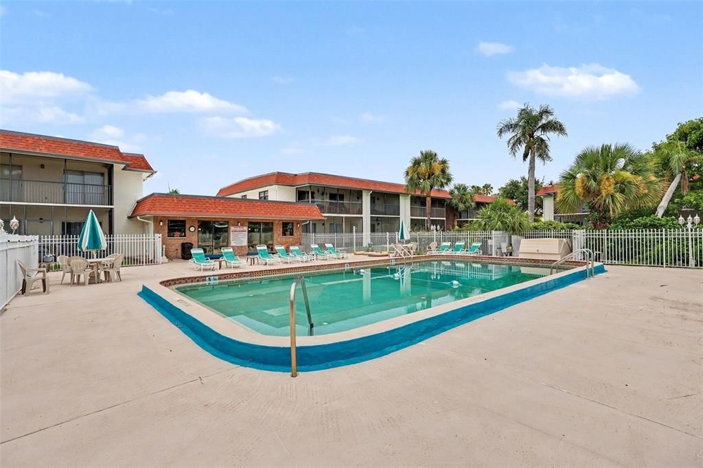 For Sale: $228,500 (2 beds, 2 baths, 1000 Square Feet)