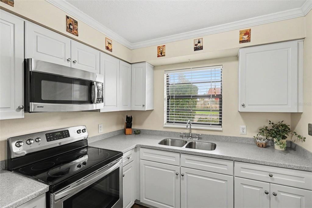 For Sale: $228,500 (2 beds, 2 baths, 1000 Square Feet)