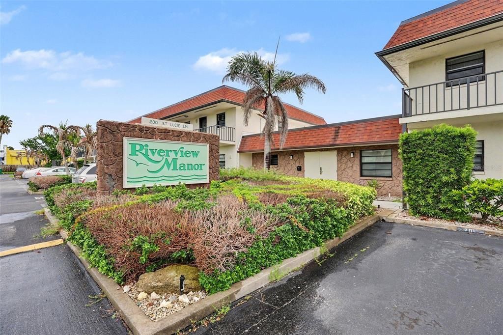 For Sale: $228,500 (2 beds, 2 baths, 1000 Square Feet)