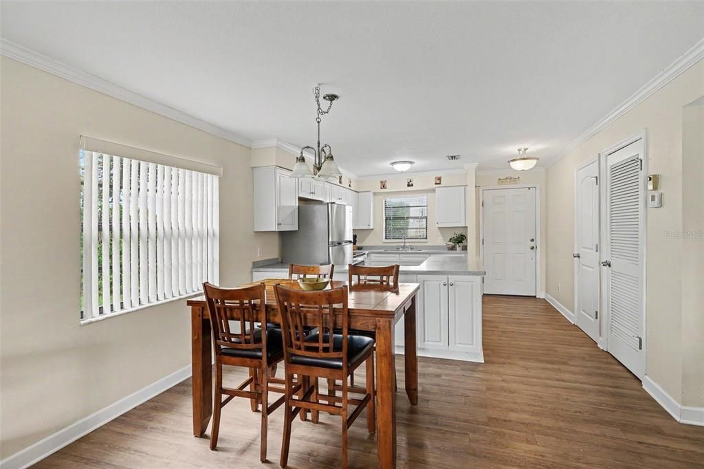 For Sale: $228,500 (2 beds, 2 baths, 1000 Square Feet)