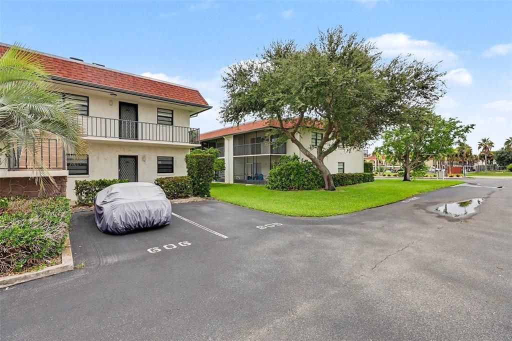 For Sale: $228,500 (2 beds, 2 baths, 1000 Square Feet)