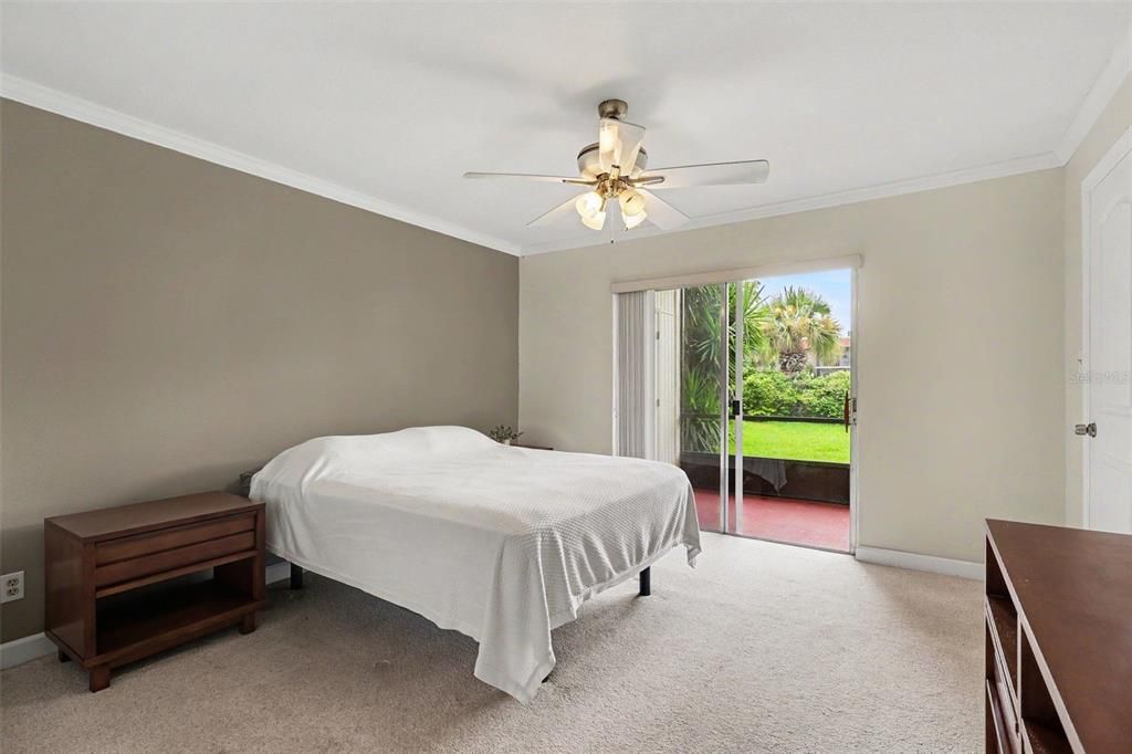 For Sale: $228,500 (2 beds, 2 baths, 1000 Square Feet)