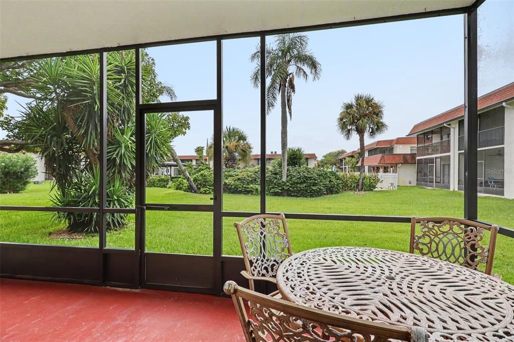For Sale: $228,500 (2 beds, 2 baths, 1000 Square Feet)