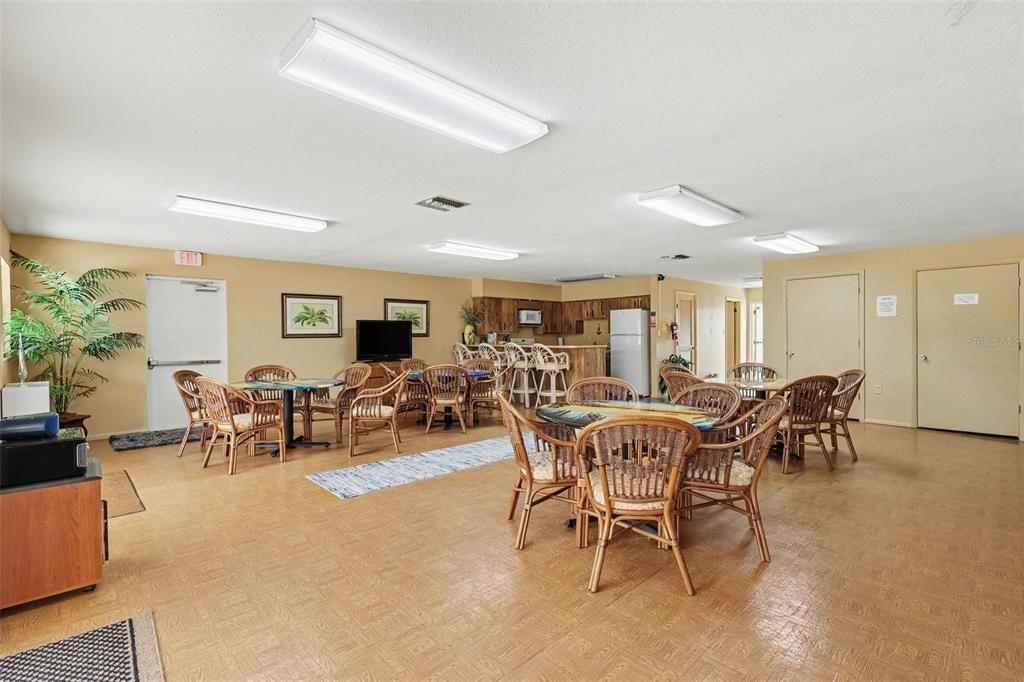 For Sale: $228,500 (2 beds, 2 baths, 1000 Square Feet)