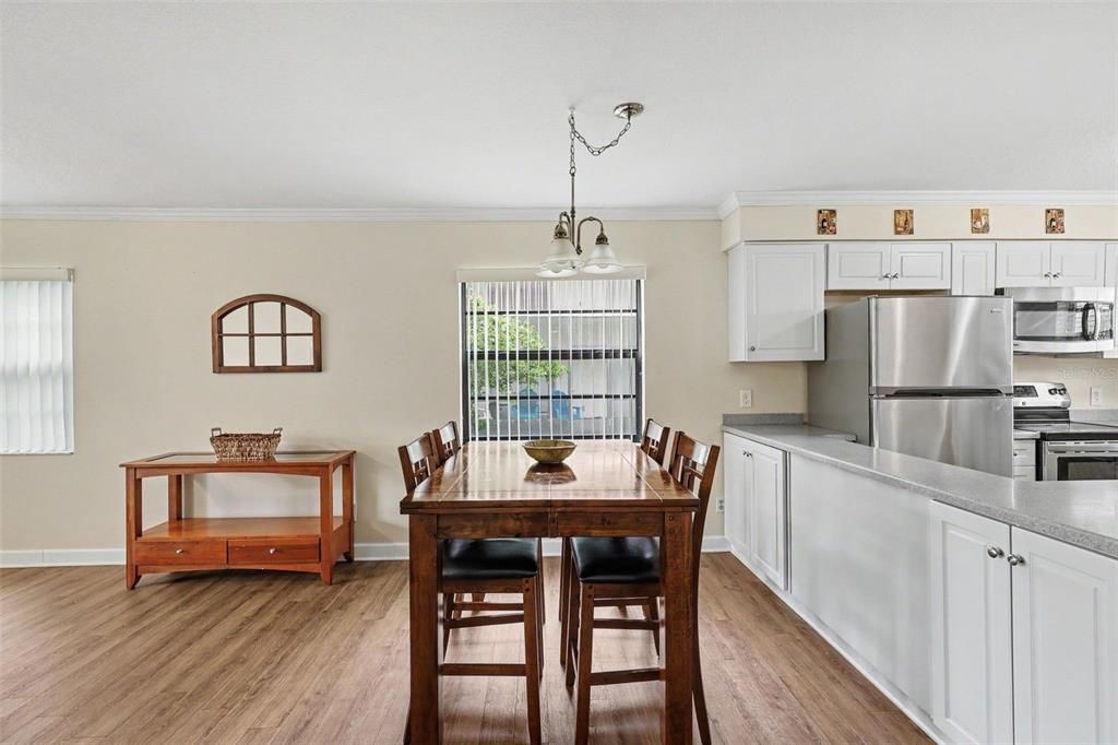 For Sale: $228,500 (2 beds, 2 baths, 1000 Square Feet)
