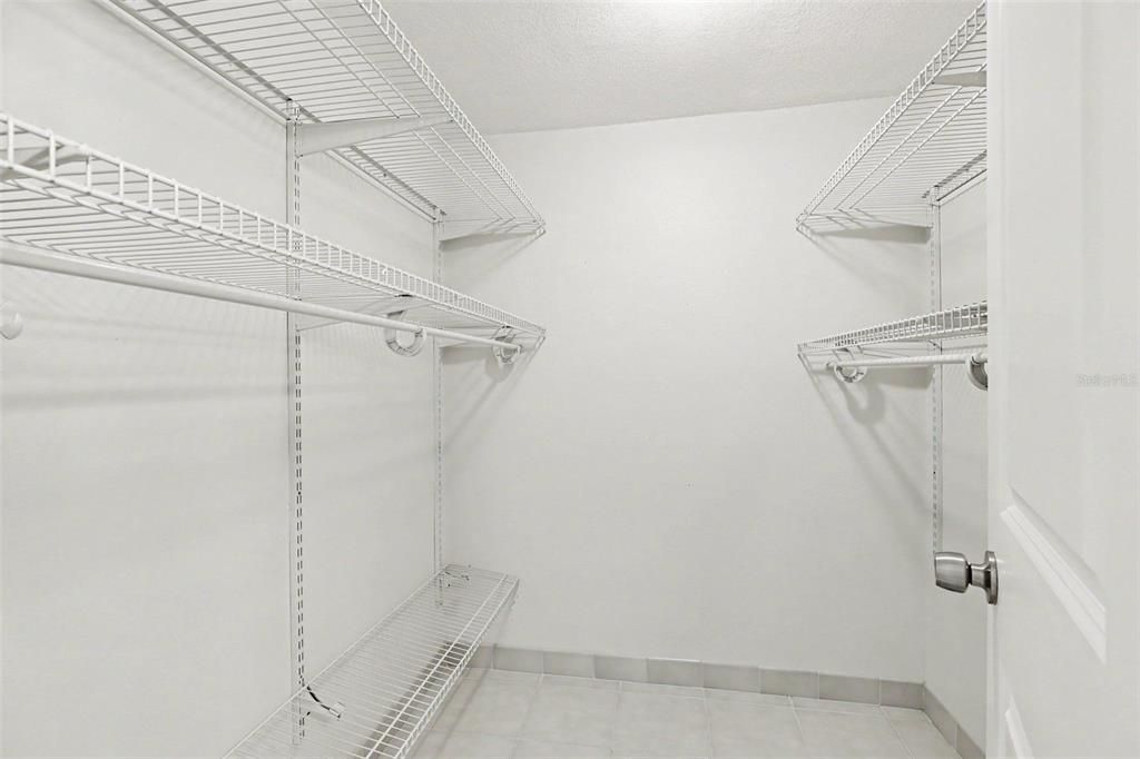 For Sale: $228,500 (2 beds, 2 baths, 1000 Square Feet)