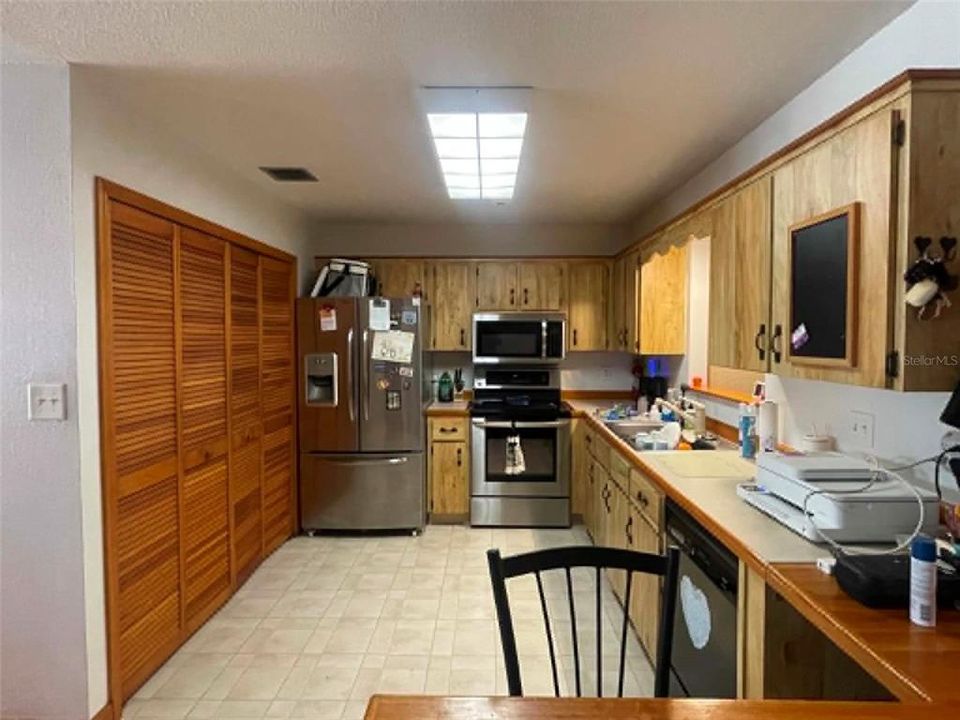 For Sale: $650,000 (3 beds, 2 baths, 2086 Square Feet)