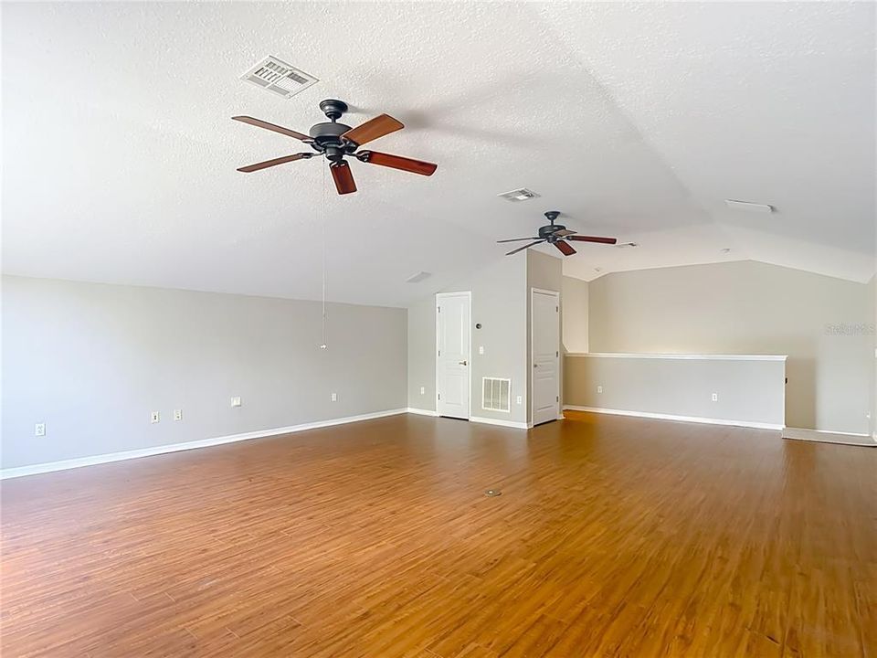 En Venta: $574,900 (4 camas, 3 baños, 3366 Pies cuadrados)