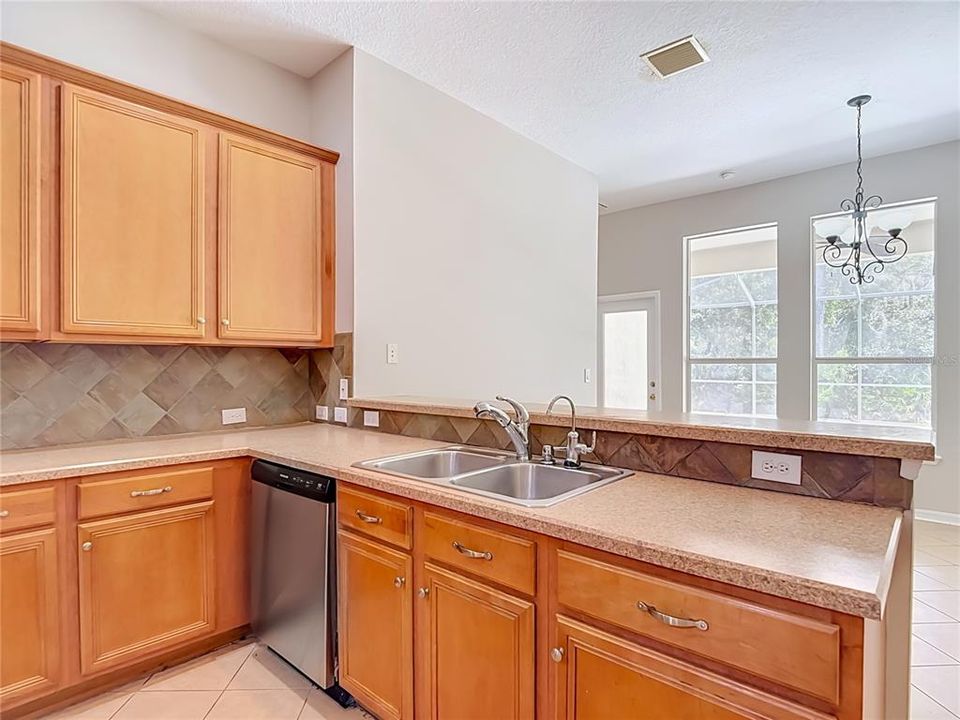 En Venta: $574,900 (4 camas, 3 baños, 3366 Pies cuadrados)