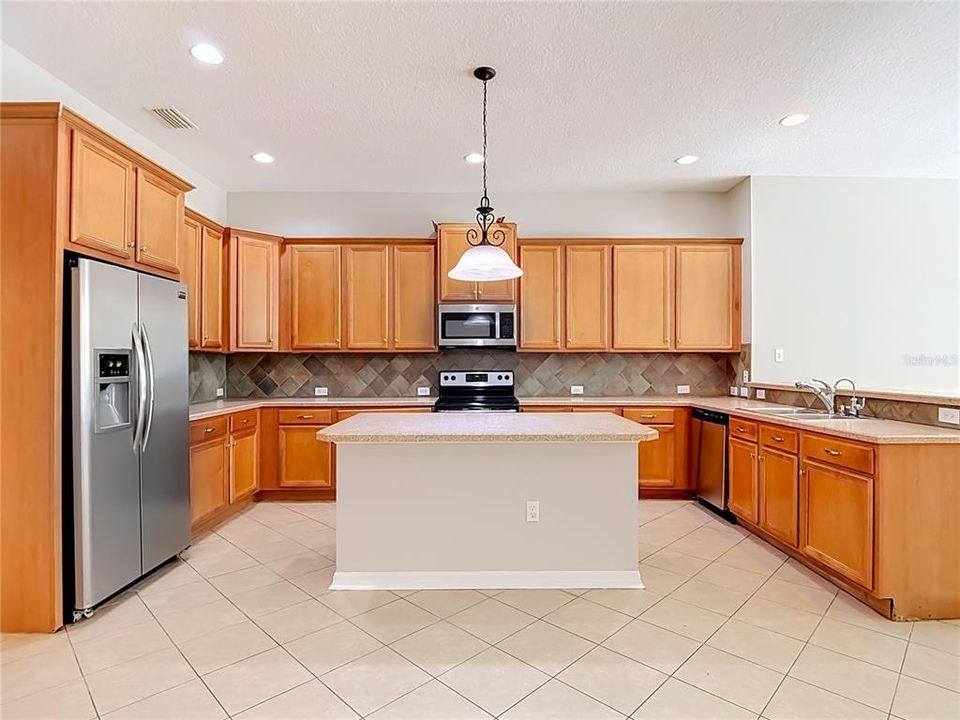 En Venta: $574,900 (4 camas, 3 baños, 3366 Pies cuadrados)