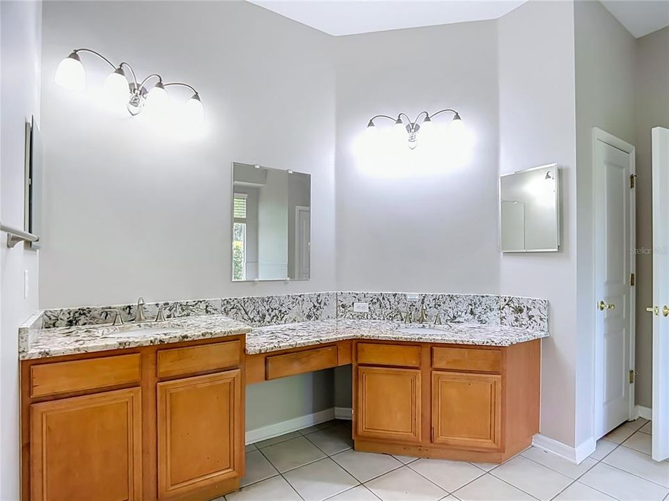 En Venta: $574,900 (4 camas, 3 baños, 3366 Pies cuadrados)