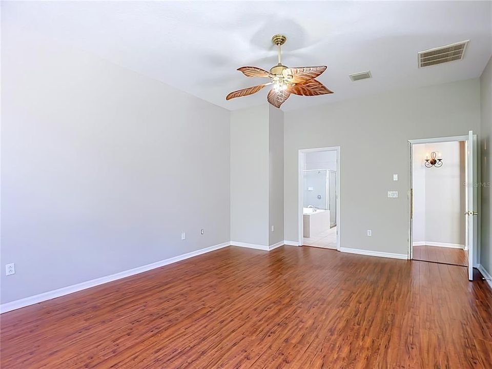 En Venta: $574,900 (4 camas, 3 baños, 3366 Pies cuadrados)