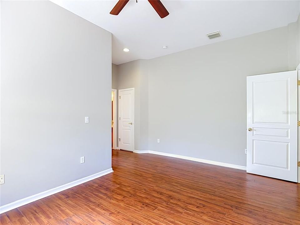 En Venta: $574,900 (4 camas, 3 baños, 3366 Pies cuadrados)
