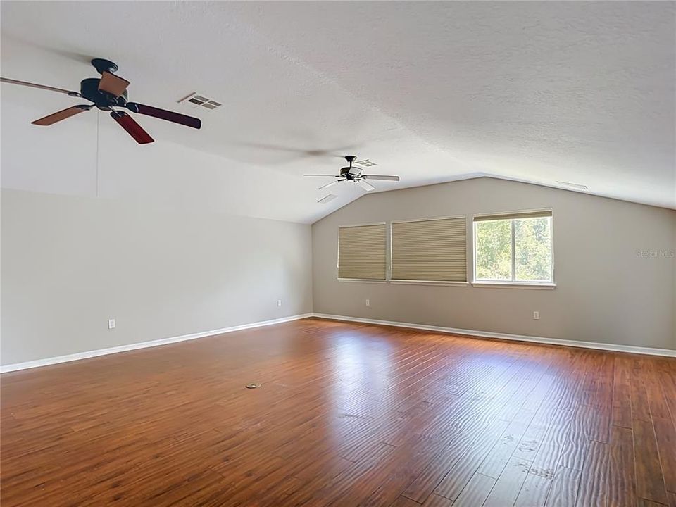 En Venta: $574,900 (4 camas, 3 baños, 3366 Pies cuadrados)